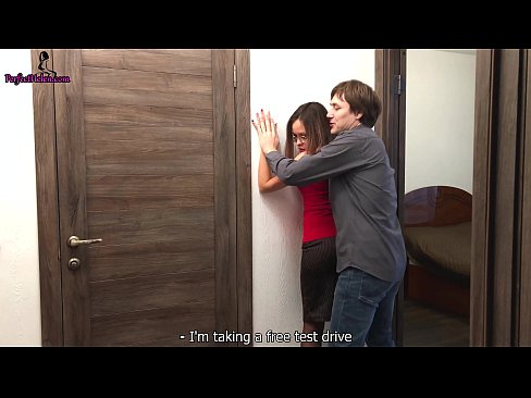 ❤️ セクシーな不動産屋がマンションを売りながら官能的にオマンコをコキコキしてファック - クレンパーイ ❤️❌ 上質ポルノ ❌️❤