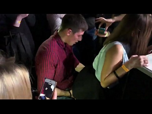 ❤️ ロシアのナイトクラブでリアルセックス。18歳のロシア人少女がナイトクラブで肛門と膣を犯される ❤️❌ 上質ポルノ ❌️❤